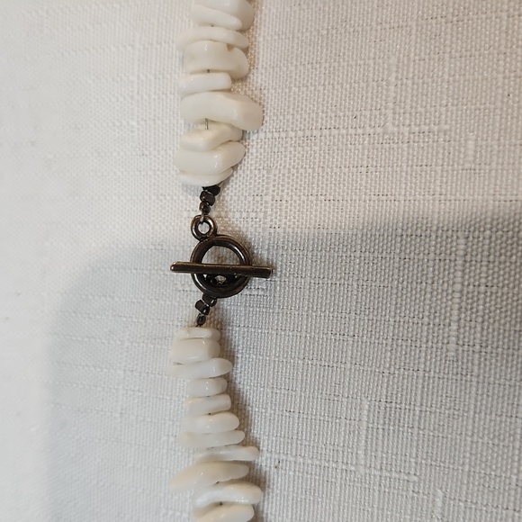 Puka Shell Chocker Necklace. Size 15"" - Picture 3 of 5